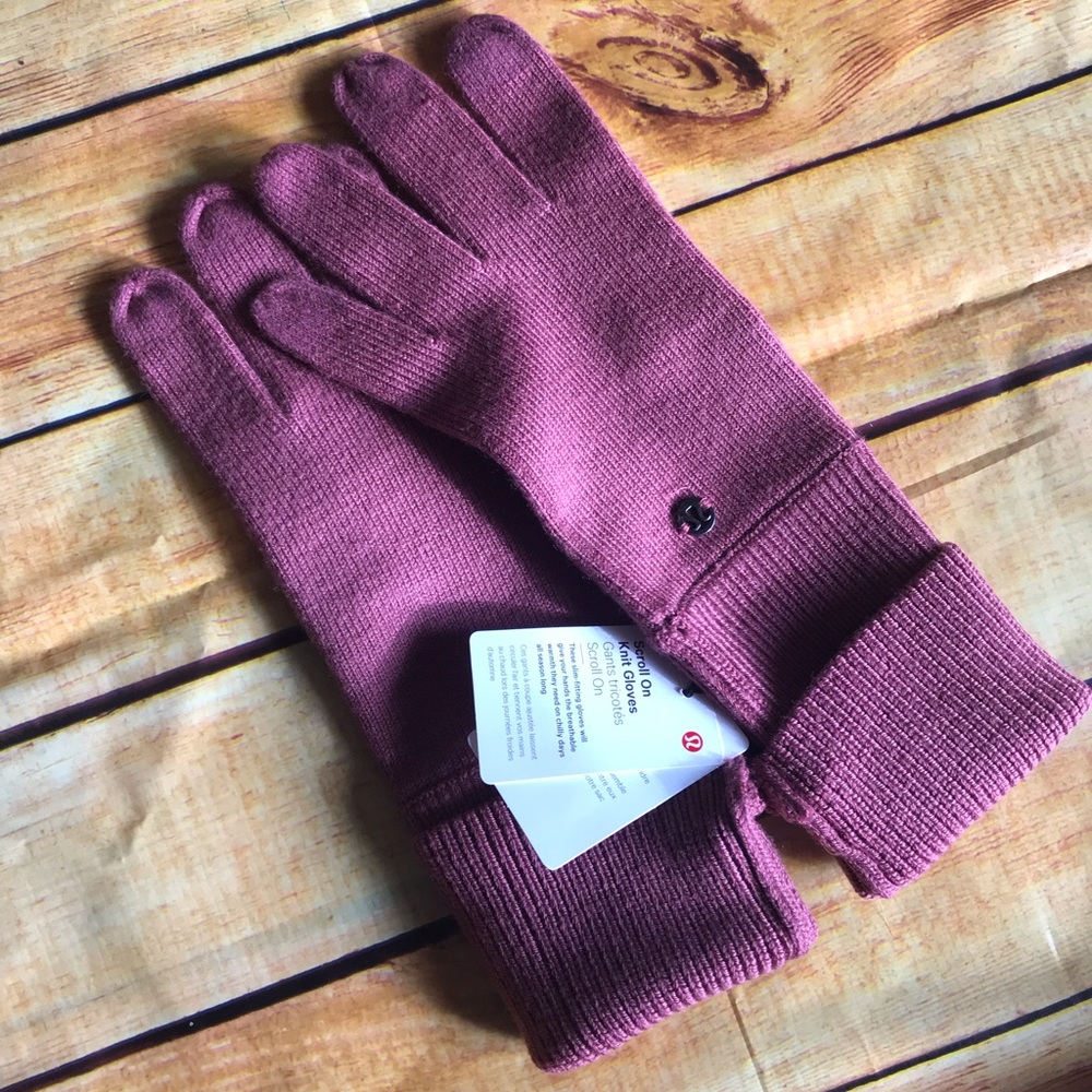 Lululemon Scroll On Knit Gloves